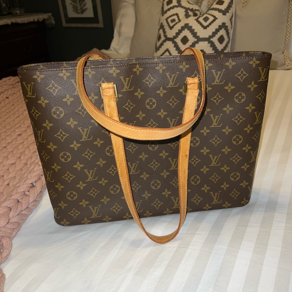 Authentic Louis Vuitton monogram Luco shoulder tote bag
